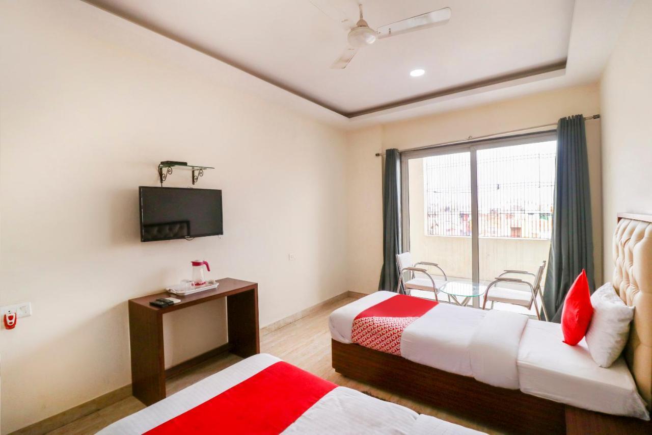 Hotel Oyo Flagship 69860 Mastana Palace Varanasi Exterior foto