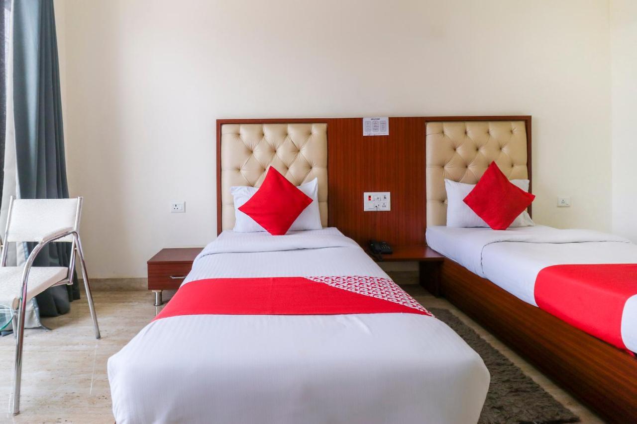 Hotel Oyo Flagship 69860 Mastana Palace Varanasi Exterior foto