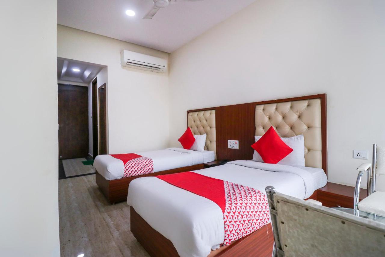 Hotel Oyo Flagship 69860 Mastana Palace Varanasi Exterior foto
