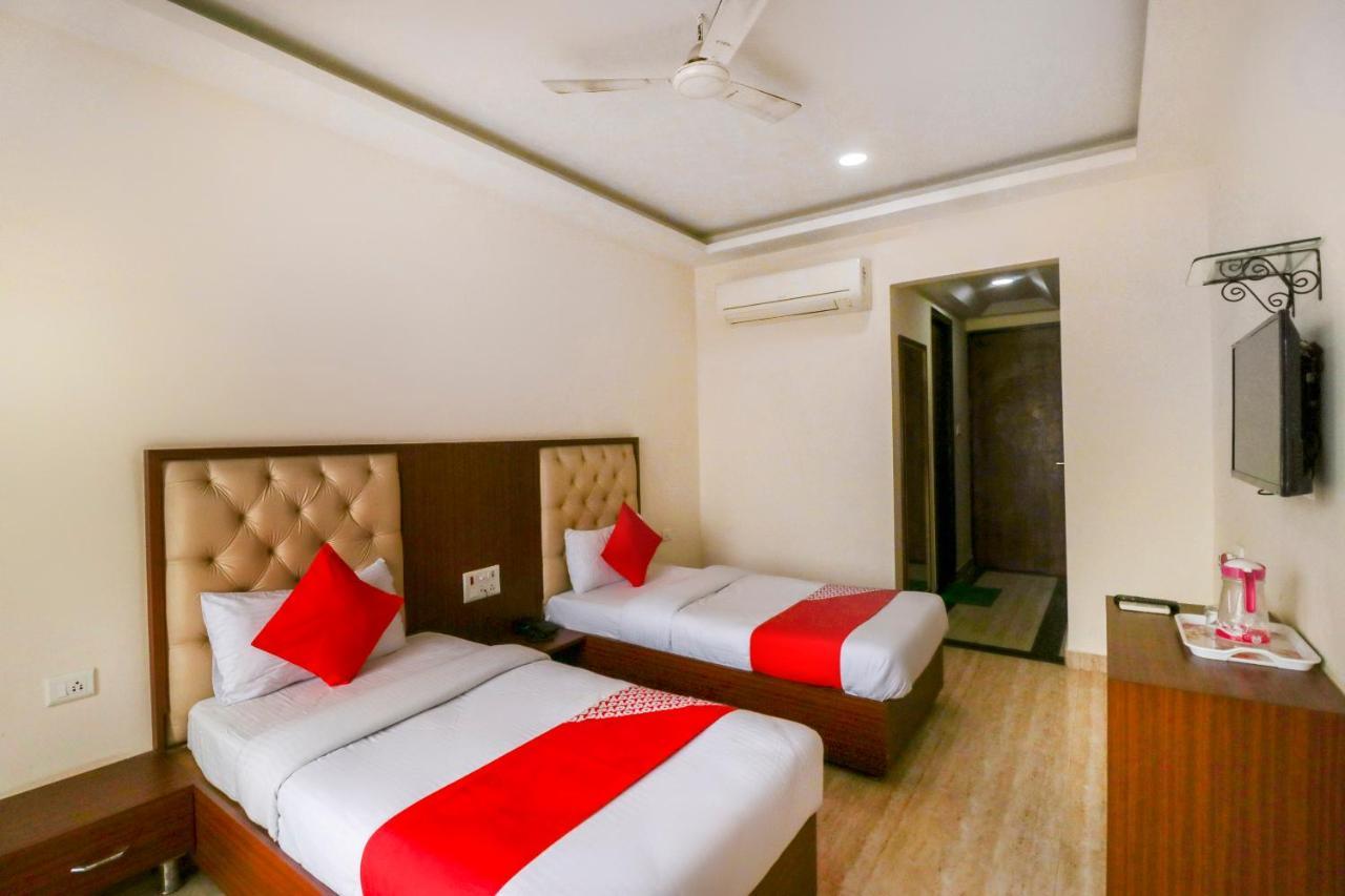 Hotel Oyo Flagship 69860 Mastana Palace Varanasi Exterior foto