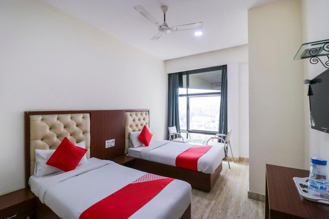 Hotel Oyo Flagship 69860 Mastana Palace Varanasi Exterior foto