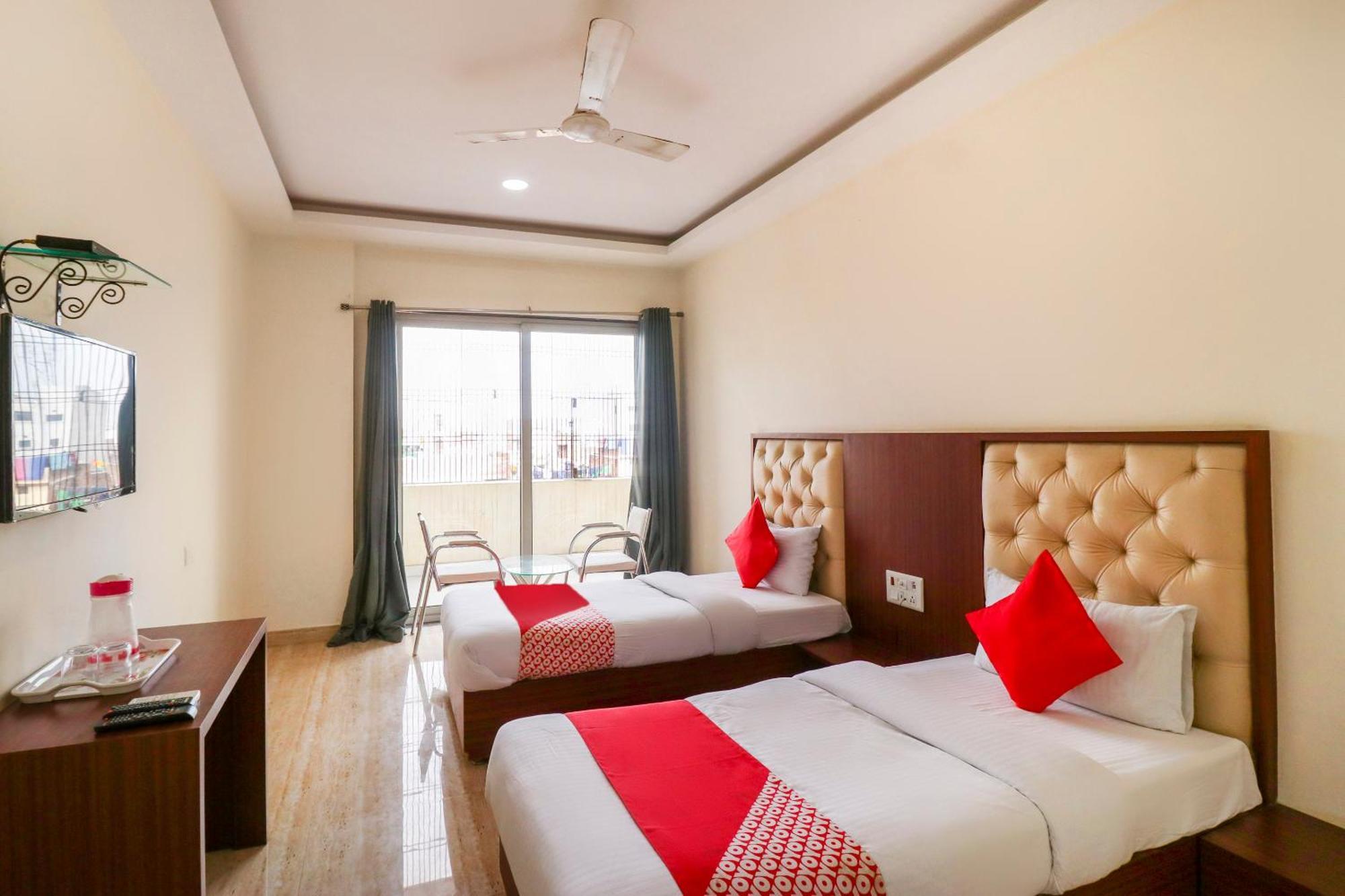 Hotel Oyo Flagship 69860 Mastana Palace Varanasi Exterior foto